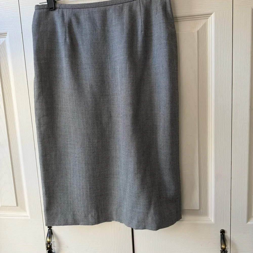 Lafayette 148 Herringbone Wool Blend Lined Pencil Skirt Women’s size 8